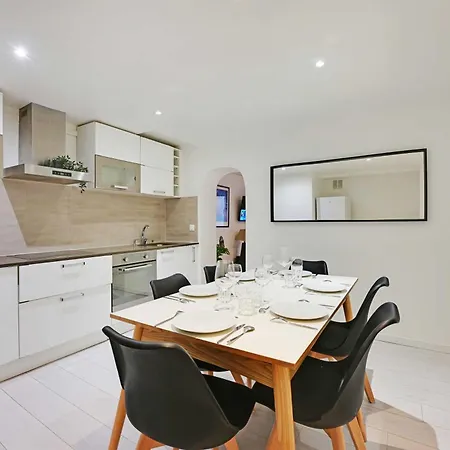 דירה Spacious Apartment-2br-4p *